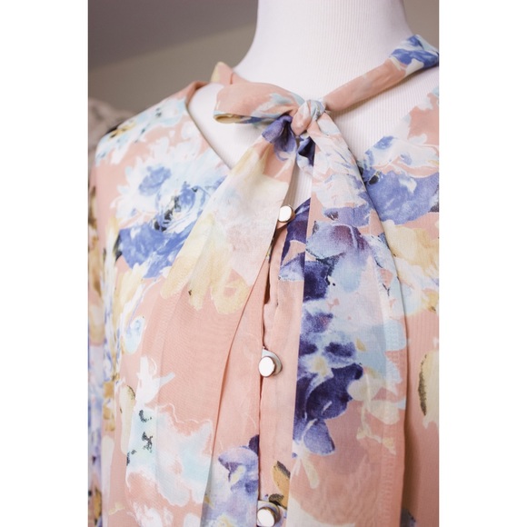 Floral tie front blouse - Picture 13 of 16